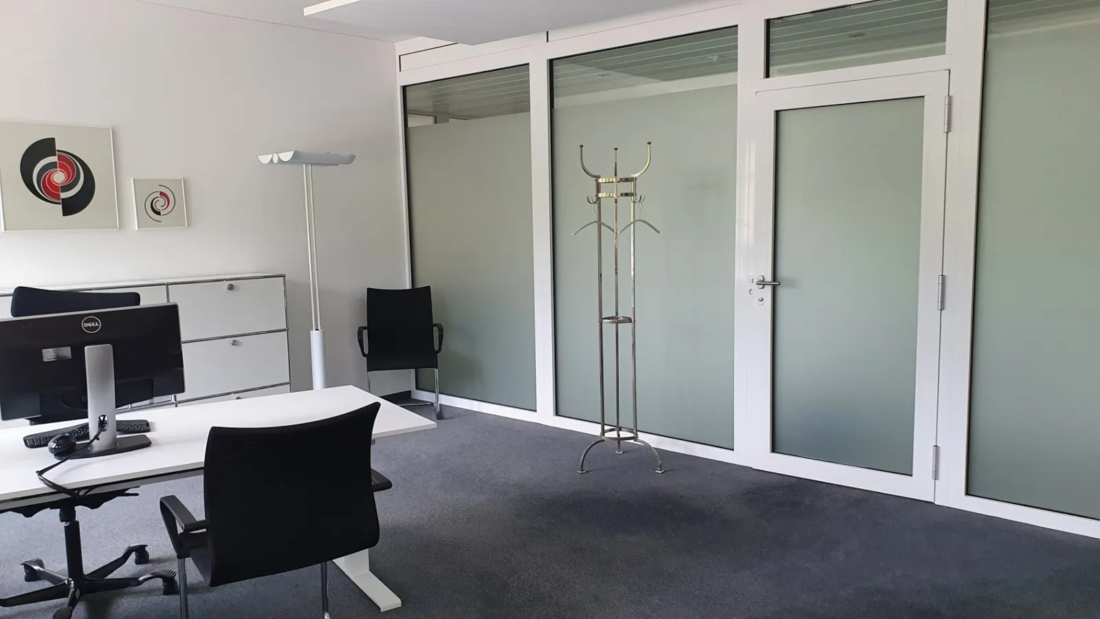 Büroraum mit Glastrennwand